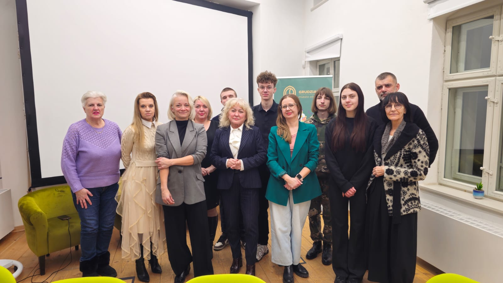 Grafika przedstawia członk&oacute;w Miejskiej Rady Działalności Pożytku Publicznego, Młodzieżowej Rady Miejskiej Grudziądza oraz Rady Kobiet przy Prezydencie Grudziądza