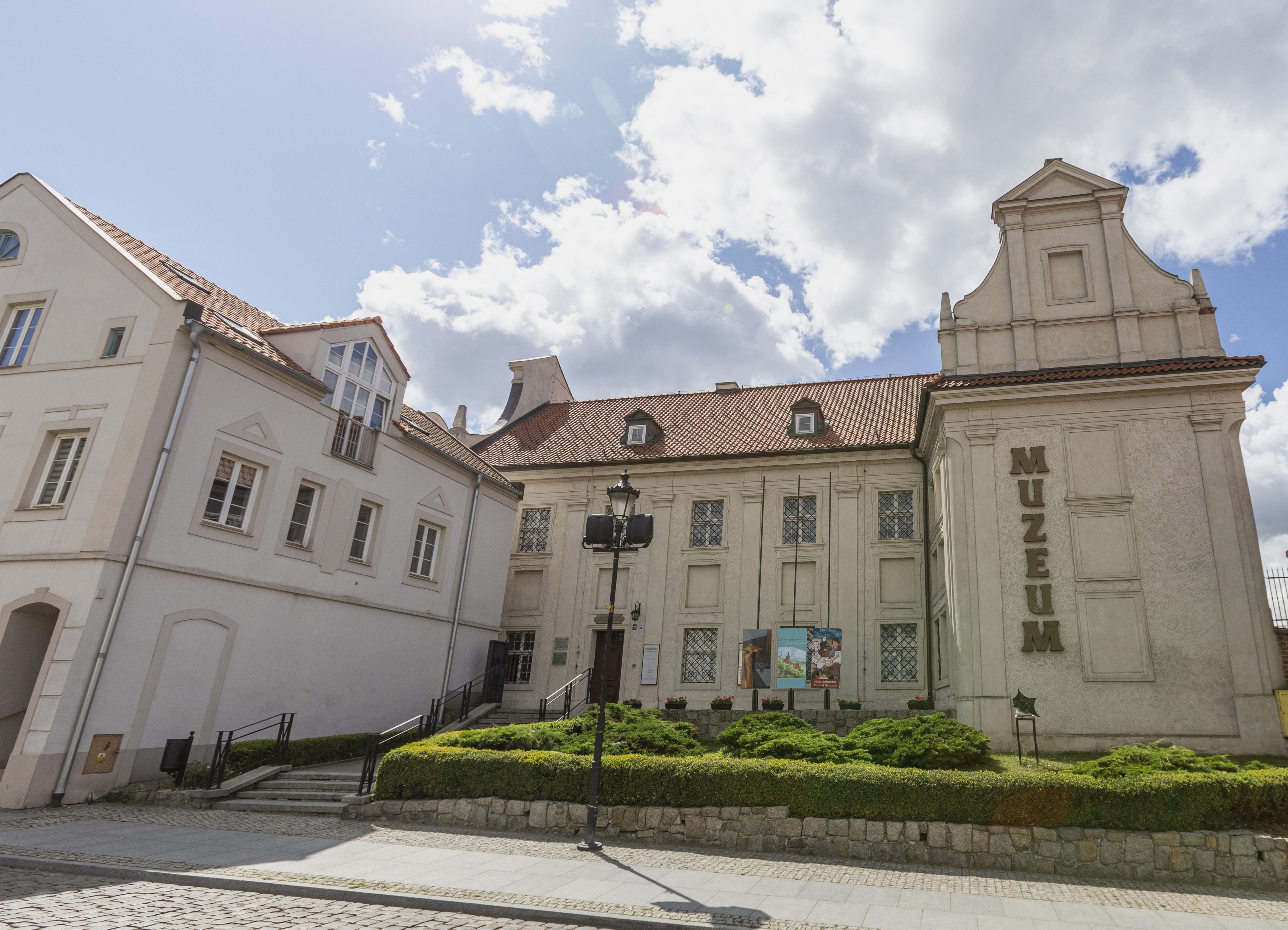 Grafika przedstawia zdjęcie Muzeum im. ks. dr. Władysława Łęgi w Grudziądzu.