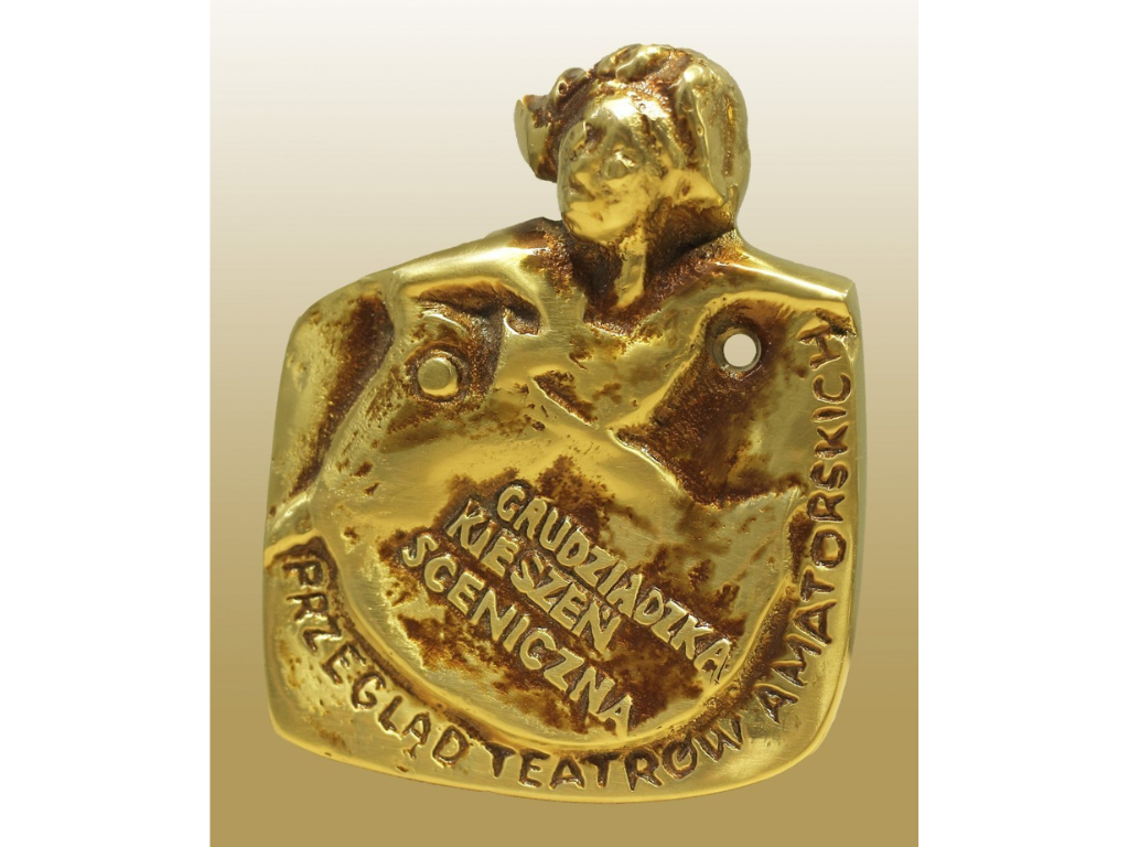 Fotografia przedstawia statuetkę.