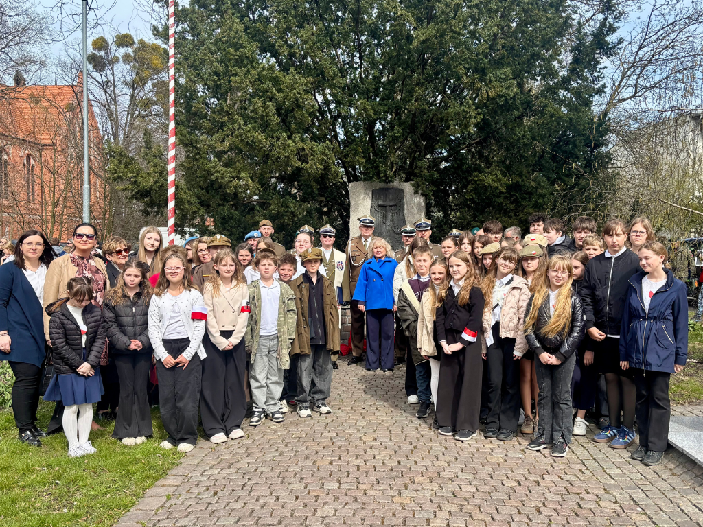 Fotografia przedstawia uczestnik&oacute;w wydarzenia.