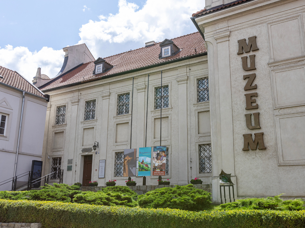 Fotografia przedstawia budynek Muzeum.