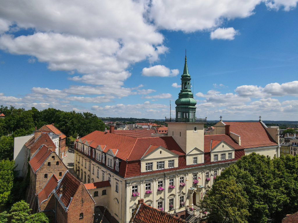 Fotografia przedstawia budynek Urzędu Miejskiego w Grudziądzu.