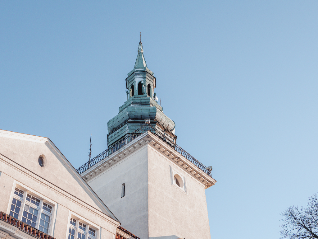 Fotografia przedstawia budynek Urzędu Miejskiego w Grudziądzu.