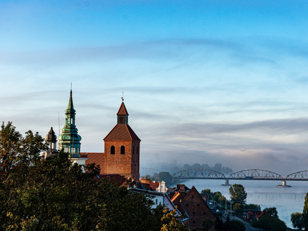Fotografia przedstawia budynek Urzędu Miejskiego w Grudziądzu.