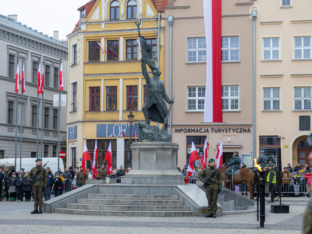 Fotografia przedstawia pomnik Żołnierza Polskiego