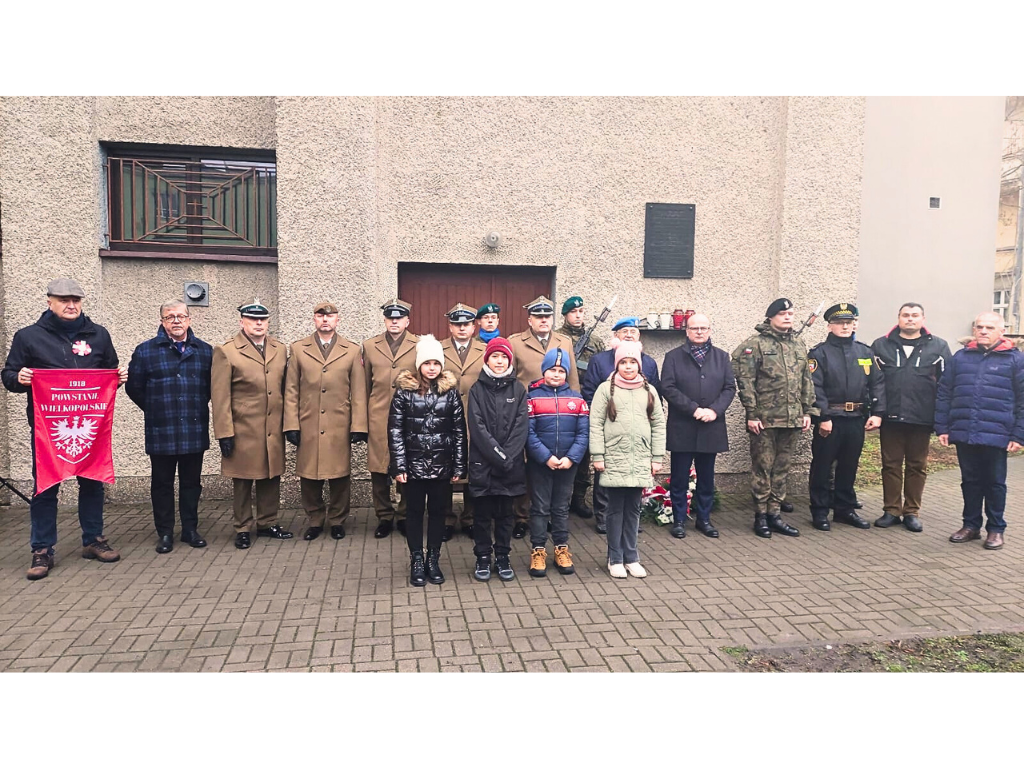 Fotografia przedstawia uczestników uroczystości.