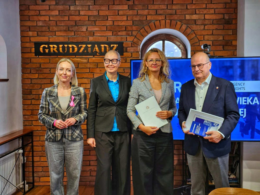 Fotografia przedstawia uczestników spotkania.