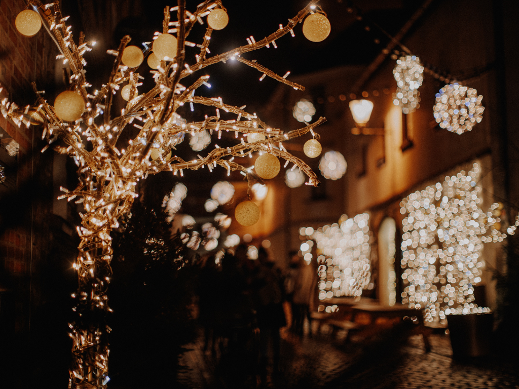 Fotografia przedstawia iluminacje świąteczne w Grudziądzu. 