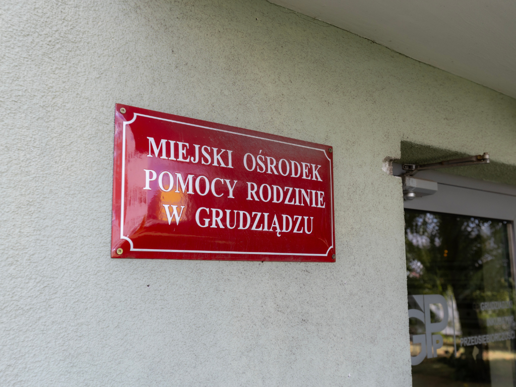 Grafika przedstawia budynek MOPR.
