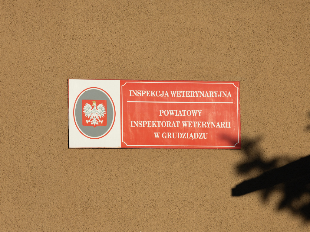 Fotografia przedstawia budynek Powiatowego Inspektoratu Weterynarii w Grudziądzu.