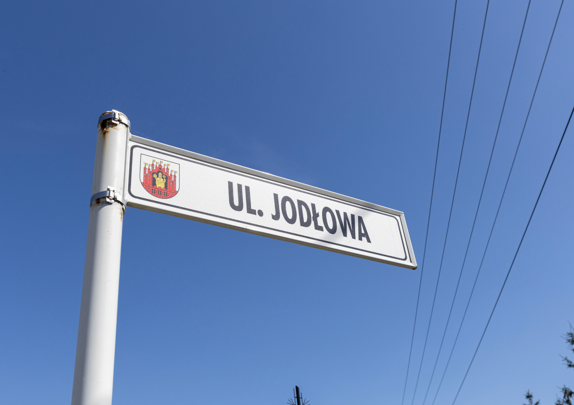 Znak drogowy ul. Jodłowa.