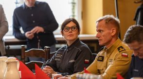 Fotografia przedstawia przedstawicieli służb mundurowych.