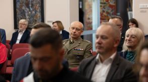 Fotografia przedstawia uczestników uroczystości.