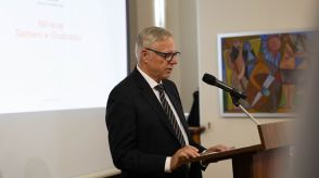 Fotografia przedstawia uczestników uroczystości.
